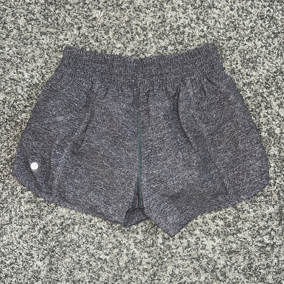 Lululemon Tracker Short V *4" size 6 - Picture 8 of 8